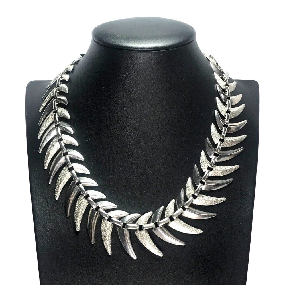 Atomic Vintage Style Reproduction Silver Tone Boomerang Link Necklace.